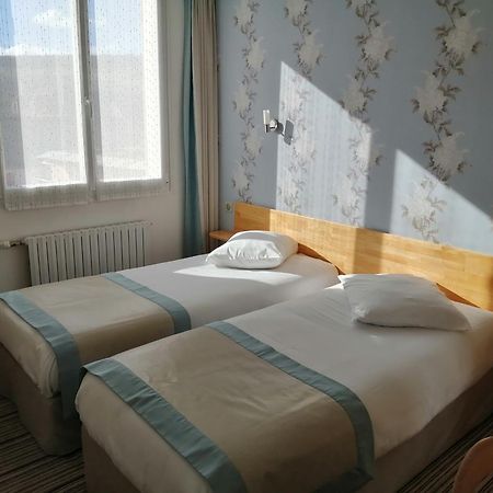 Hotel Les Fleurs Pontaubert Esterno foto
