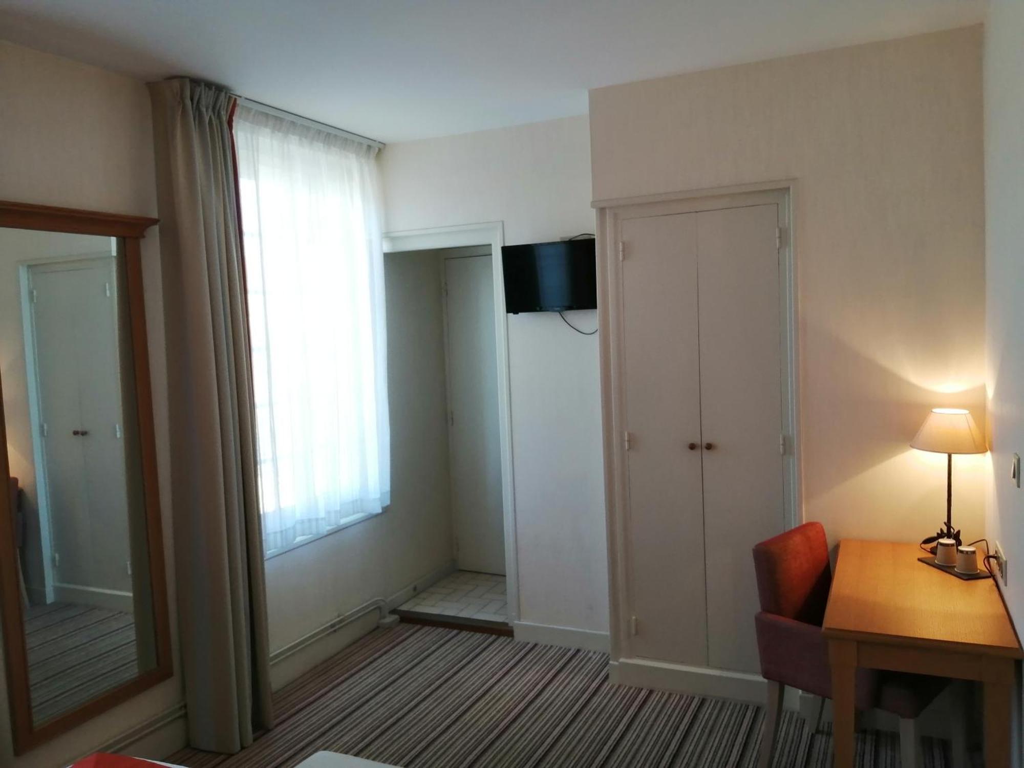 Hotel Les Fleurs Pontaubert Esterno foto