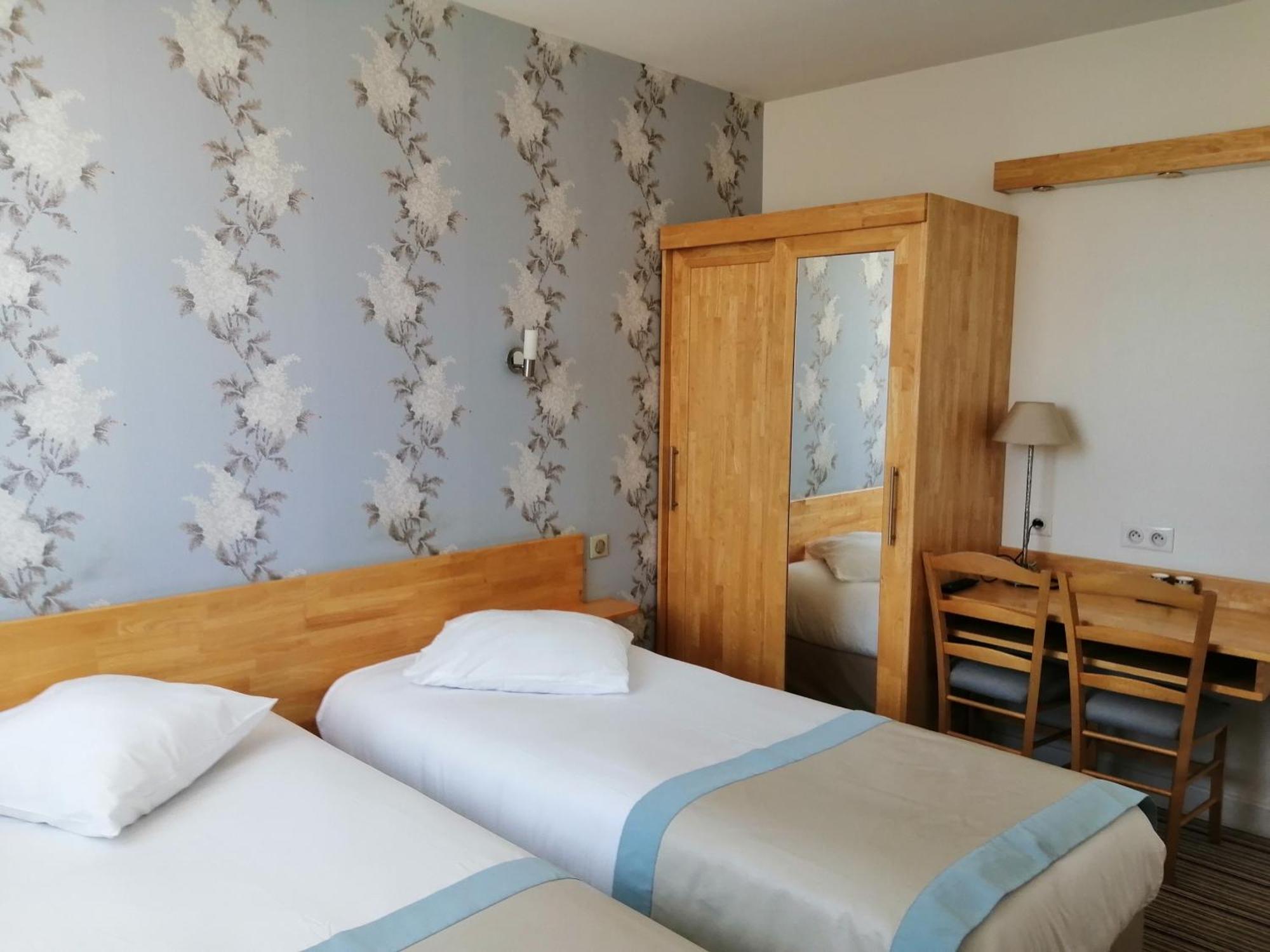 Hotel Les Fleurs Pontaubert Esterno foto