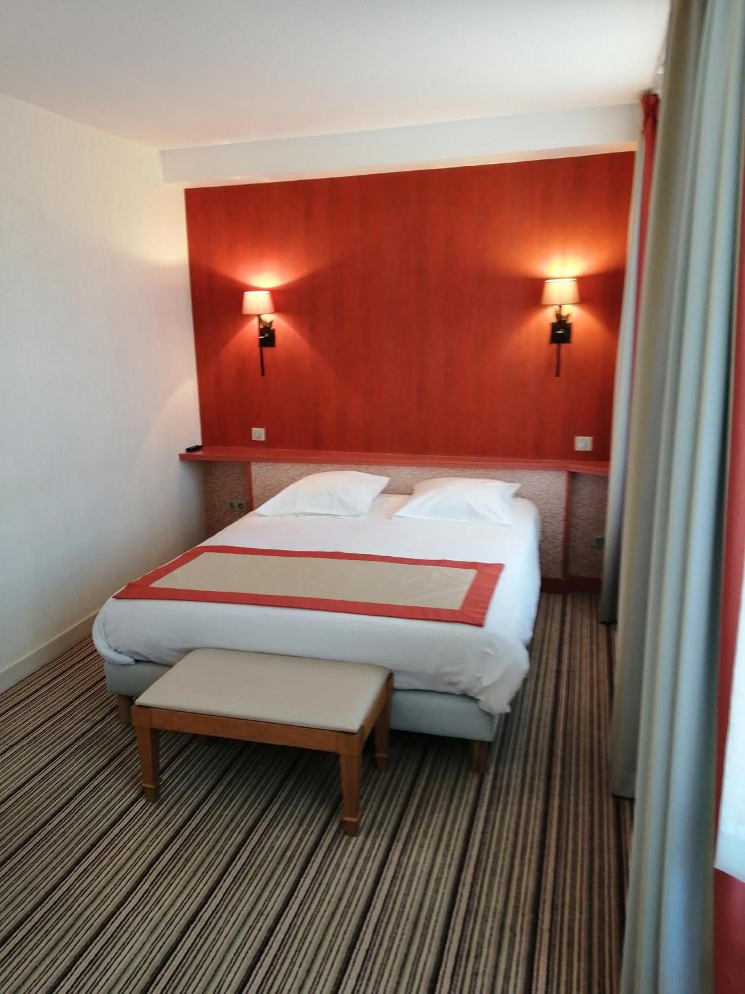 Hotel Les Fleurs Pontaubert Esterno foto