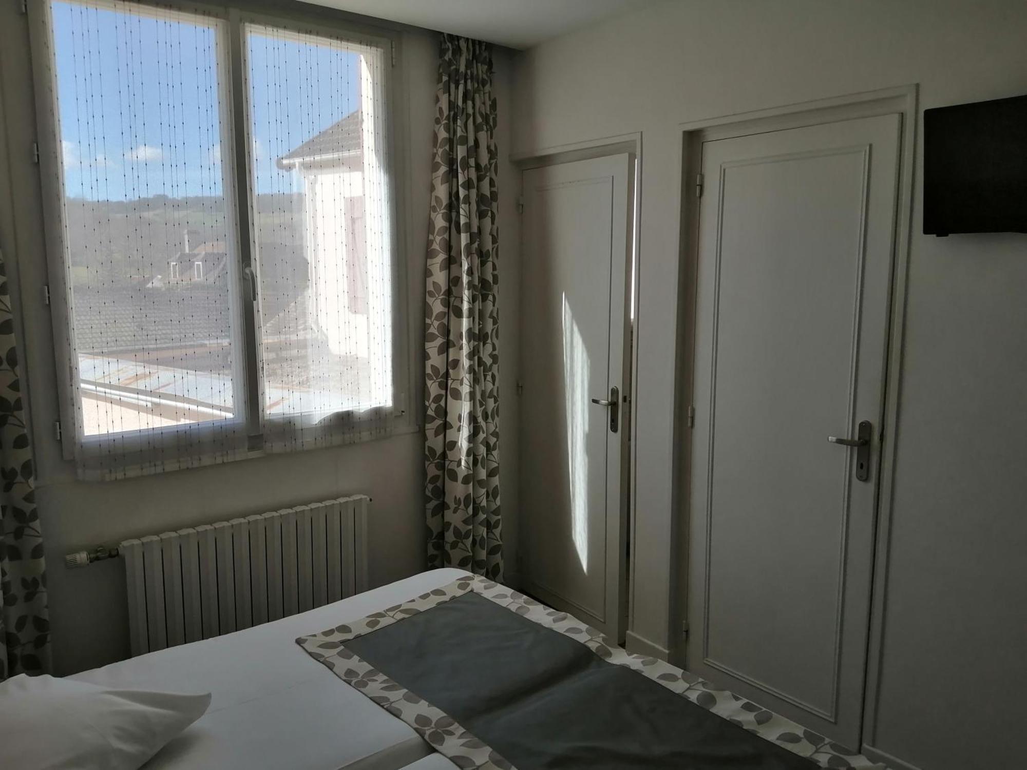 Hotel Les Fleurs Pontaubert Esterno foto