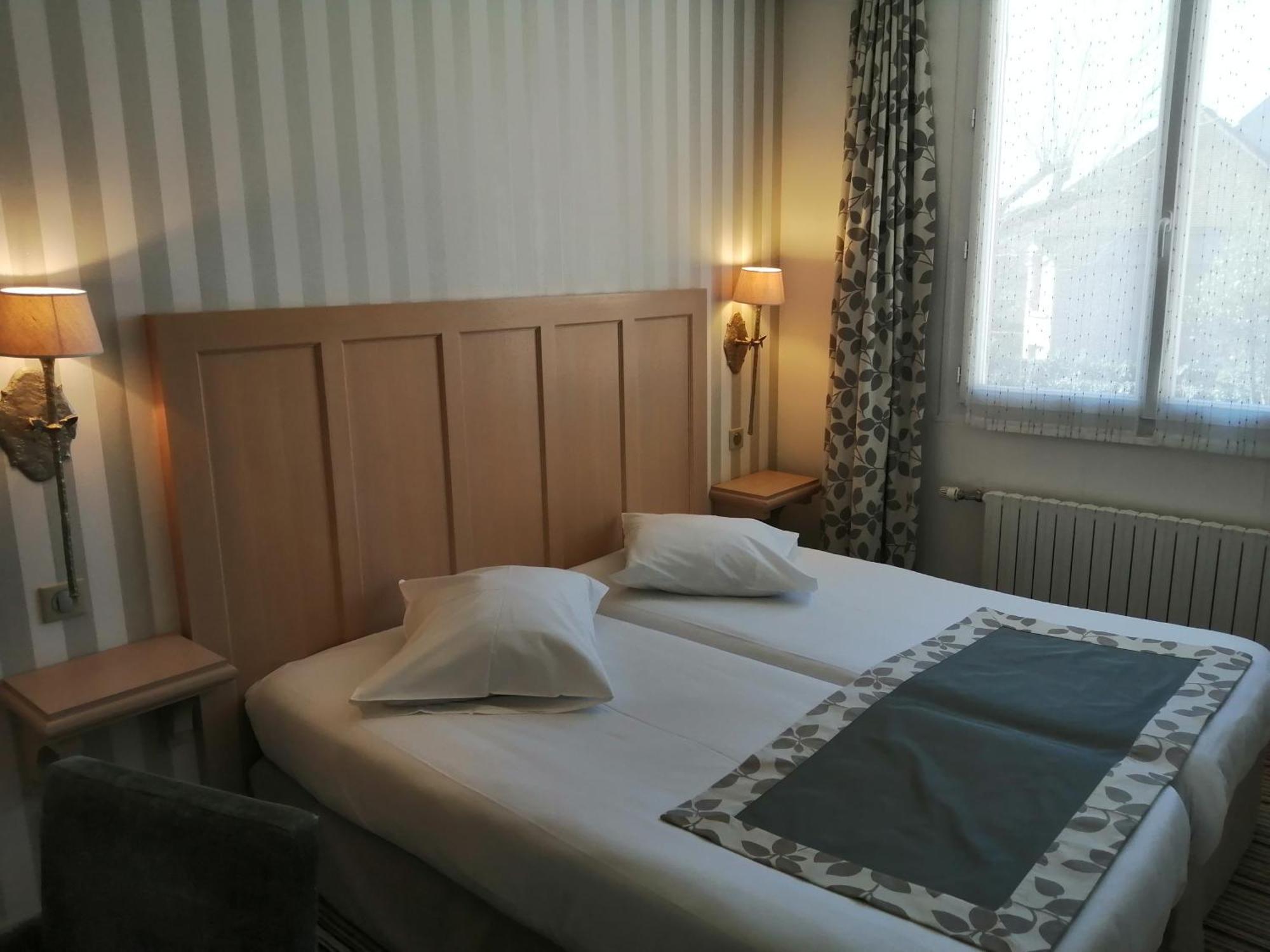 Hotel Les Fleurs Pontaubert Esterno foto