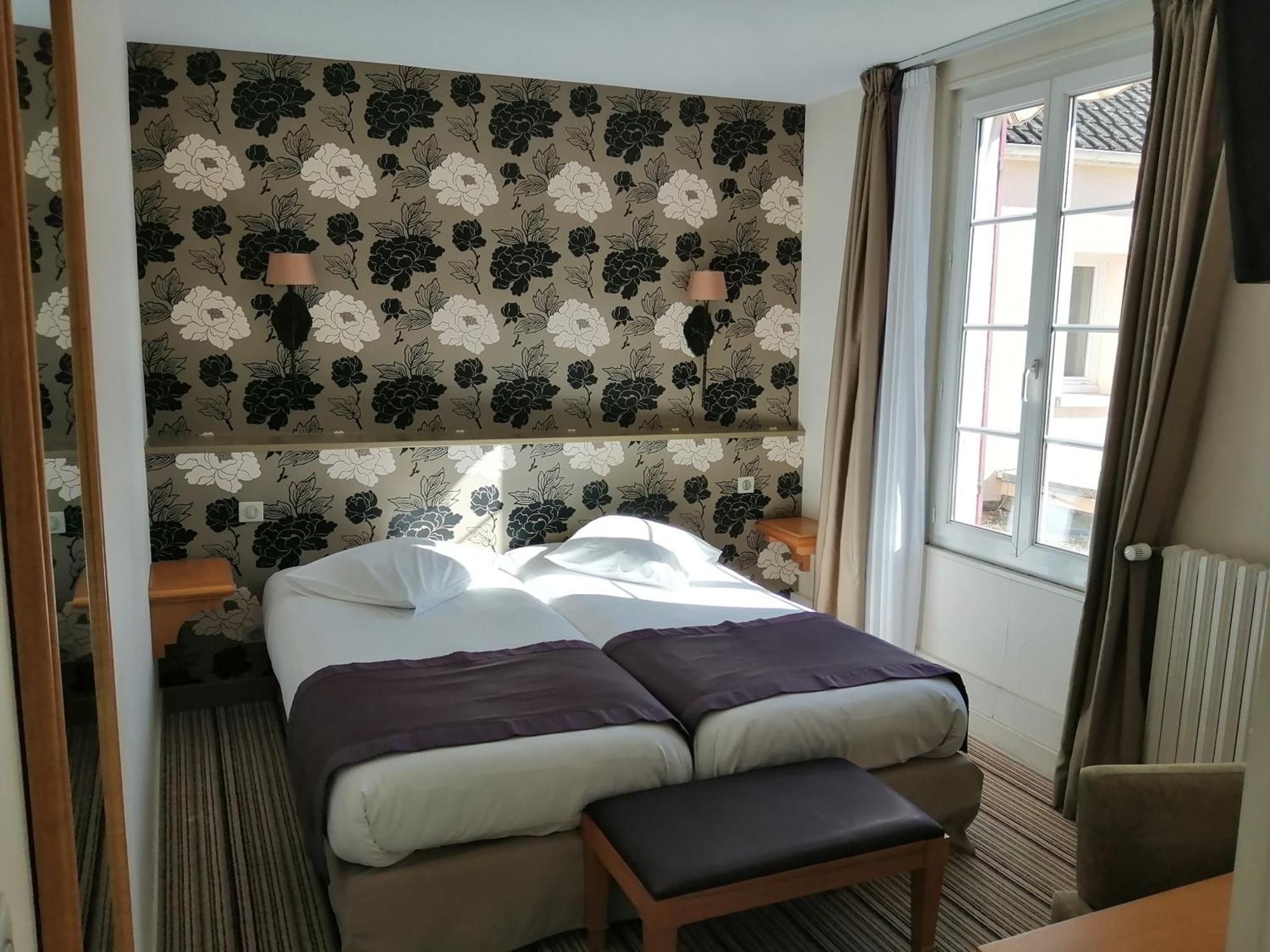 Hotel Les Fleurs Pontaubert Esterno foto