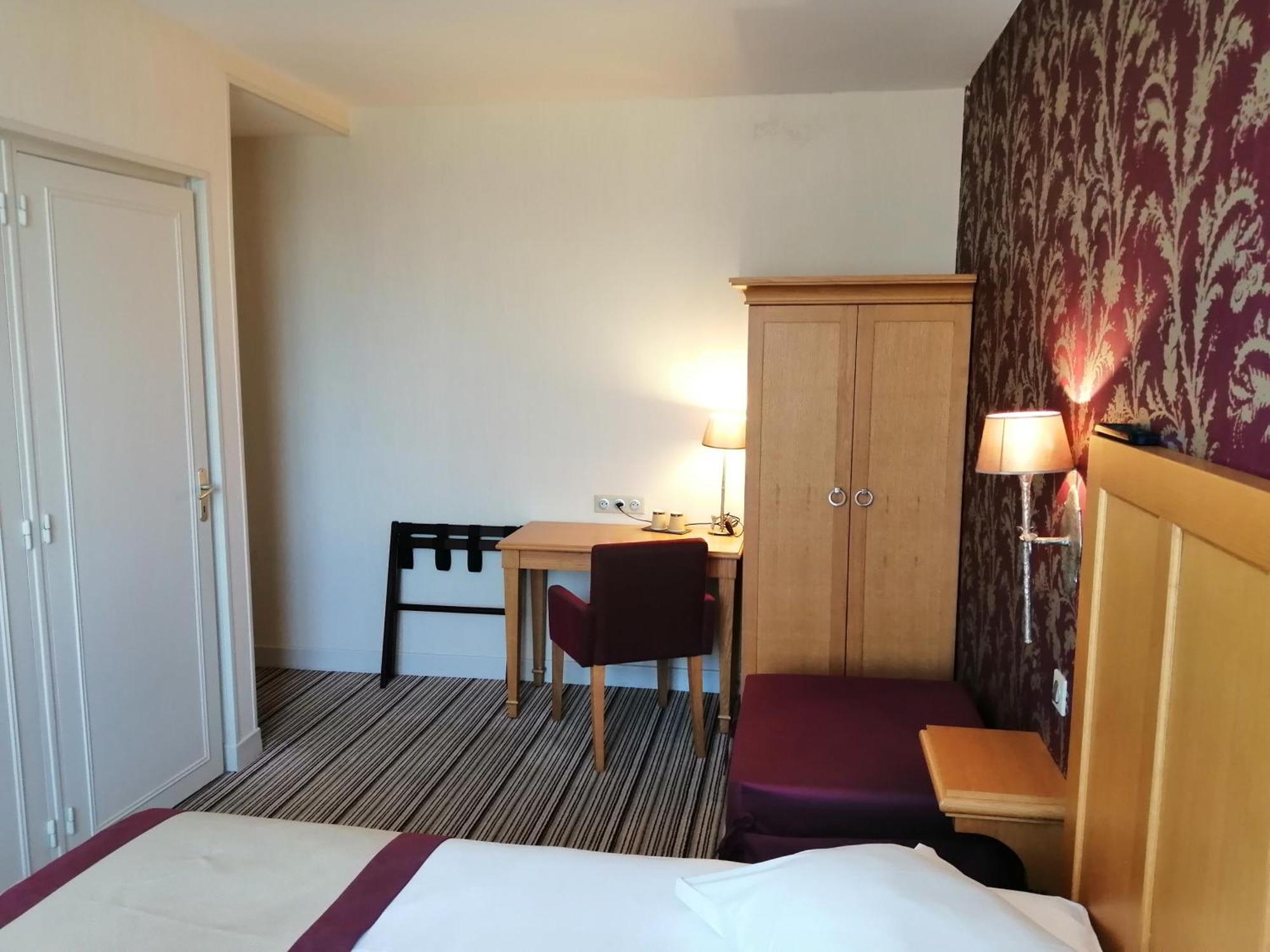 Hotel Les Fleurs Pontaubert Esterno foto